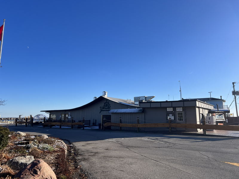 The Windjammer Bar and Grill (The Surfsider)